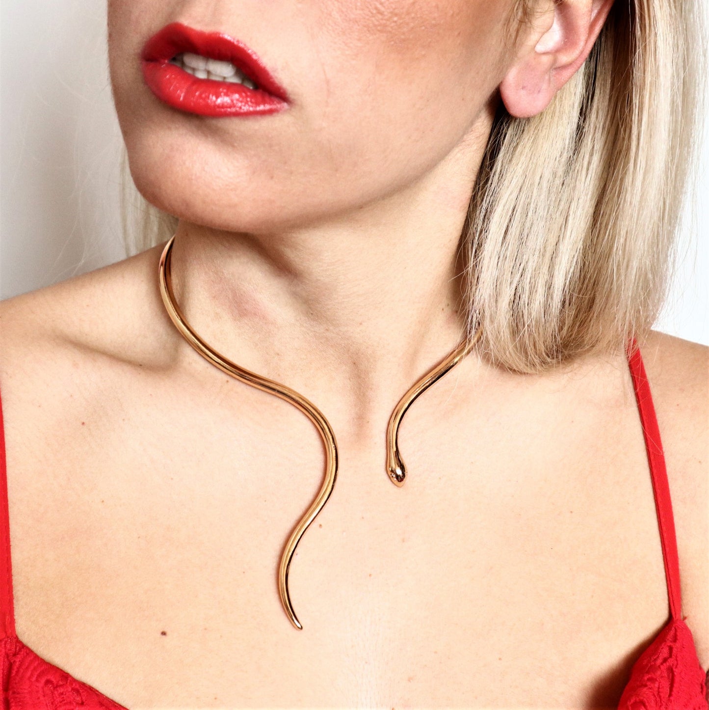 FALLING SNAKE NECKLACE