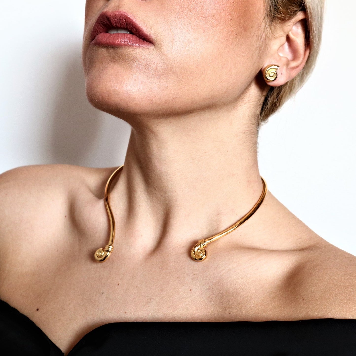 NAUTILUS SHELL NECKLACE