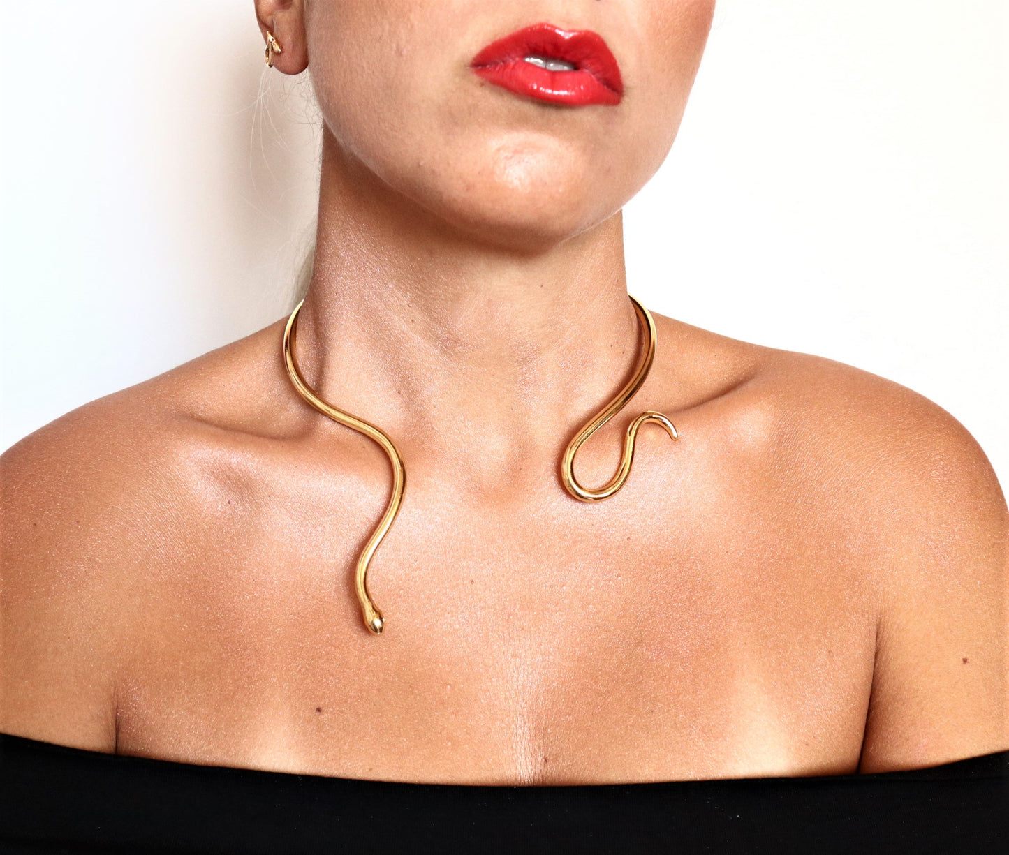 SINGLE LOOSE SNAKE NECKLACE