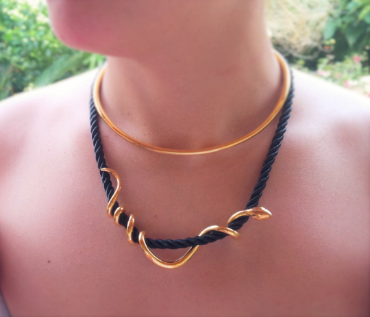 ROPE-WRAPPED SNAKE NECKLACE