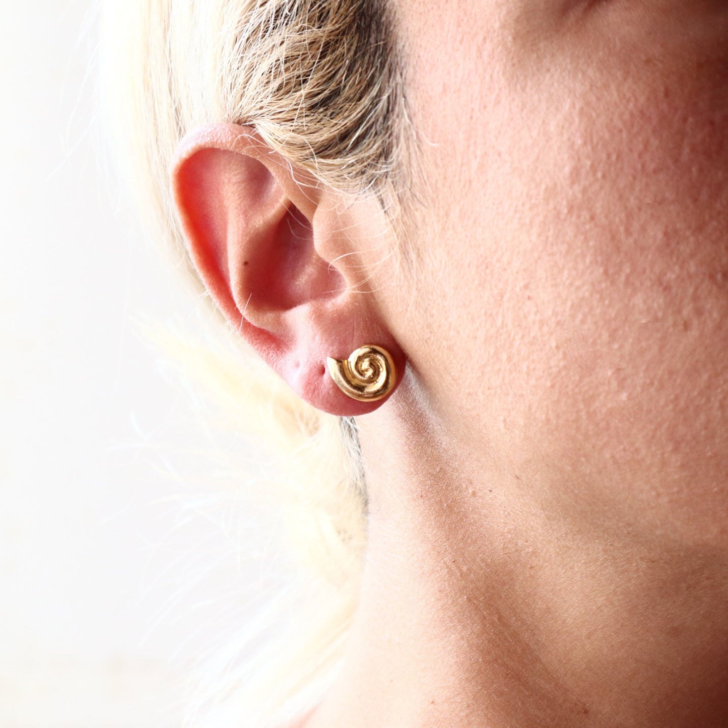 NAUTILUS SHELL STUD EARRINGS