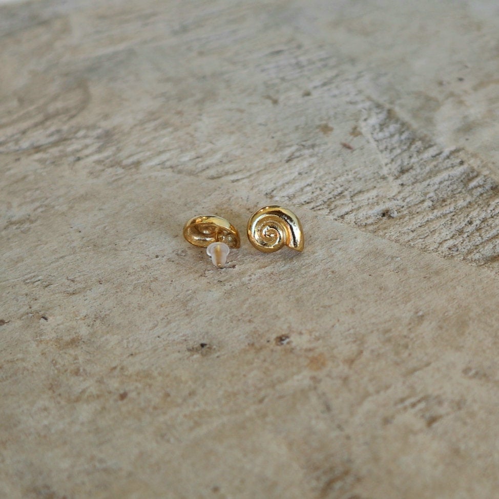 NAUTILUS SHELL STUD EARRINGS