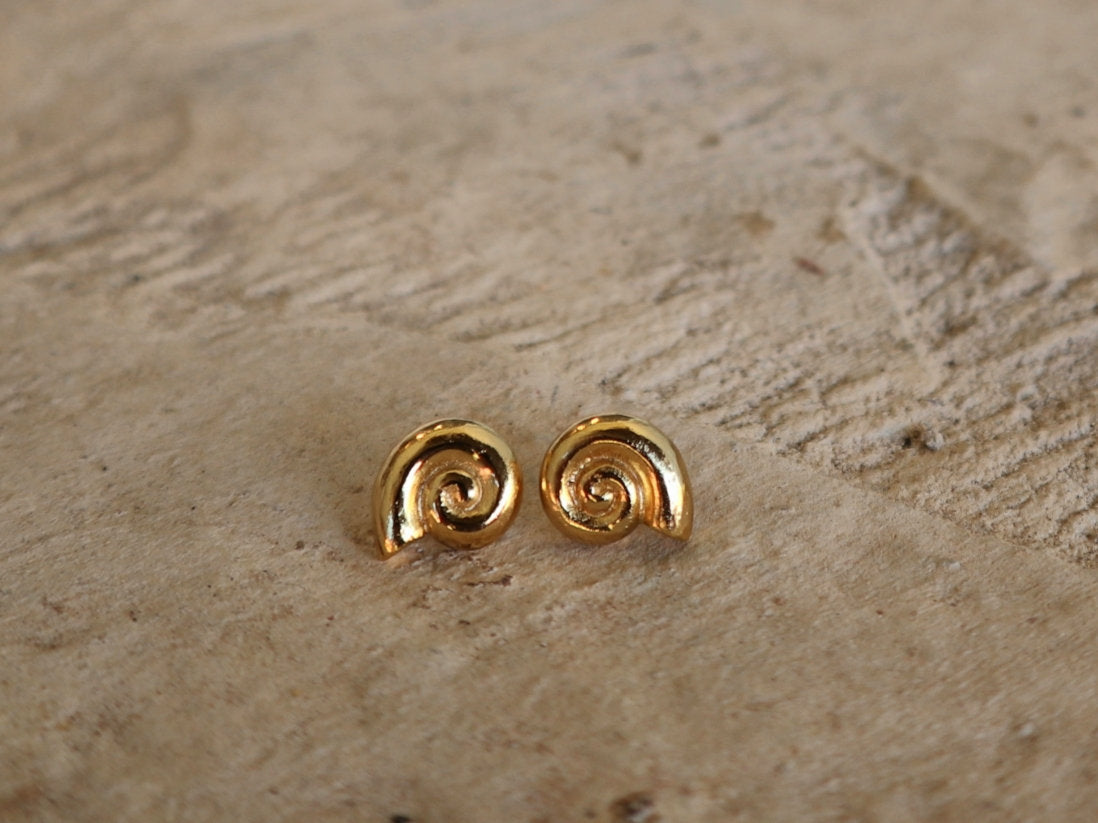 NAUTILUS SHELL STUD EARRINGS