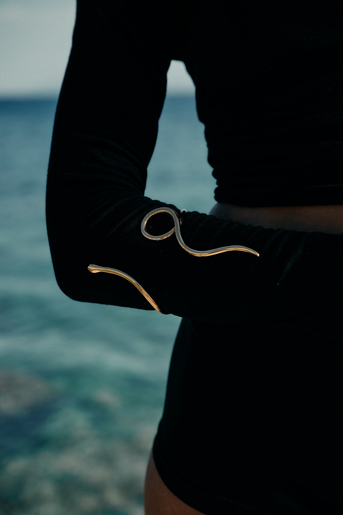 TWISTED LOOSE SNAKE BRACELET