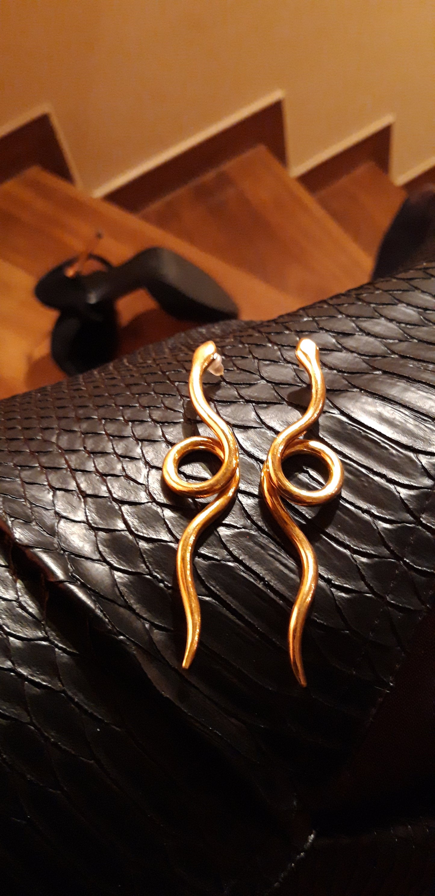 TWISTED LOOSE SNAKE EARRINGS