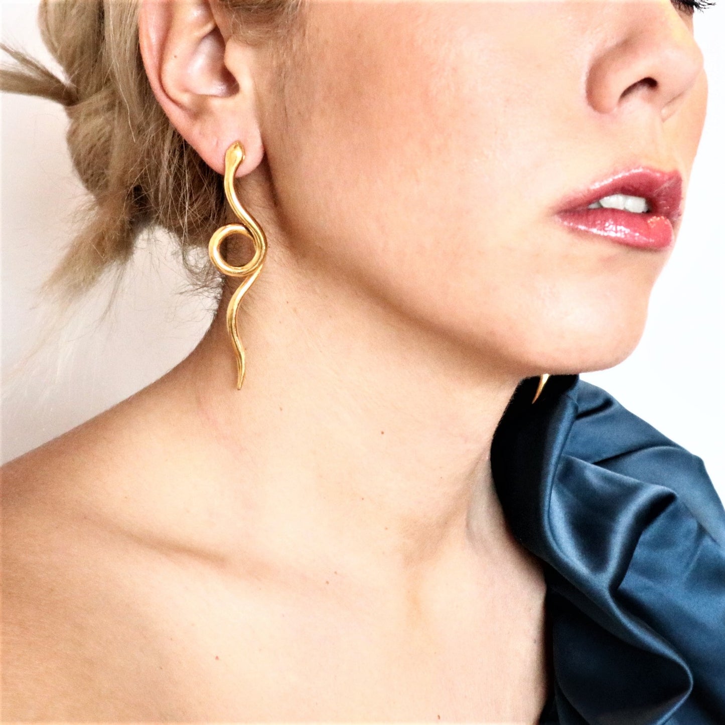 TWISTED LOOSE SNAKE EARRINGS