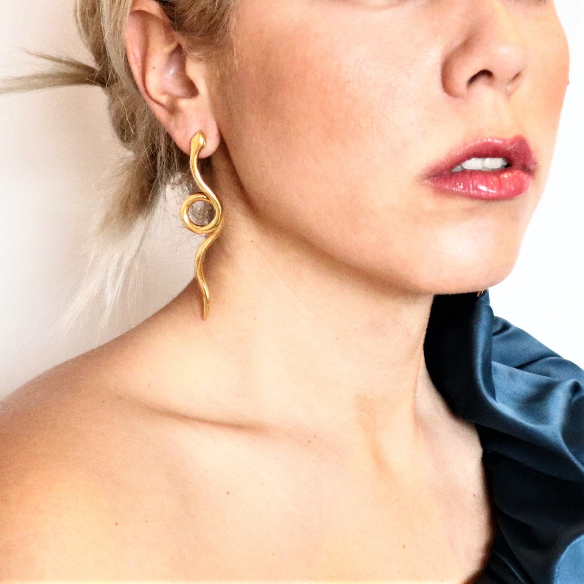 TWISTED LOOSE SNAKE EARRINGS