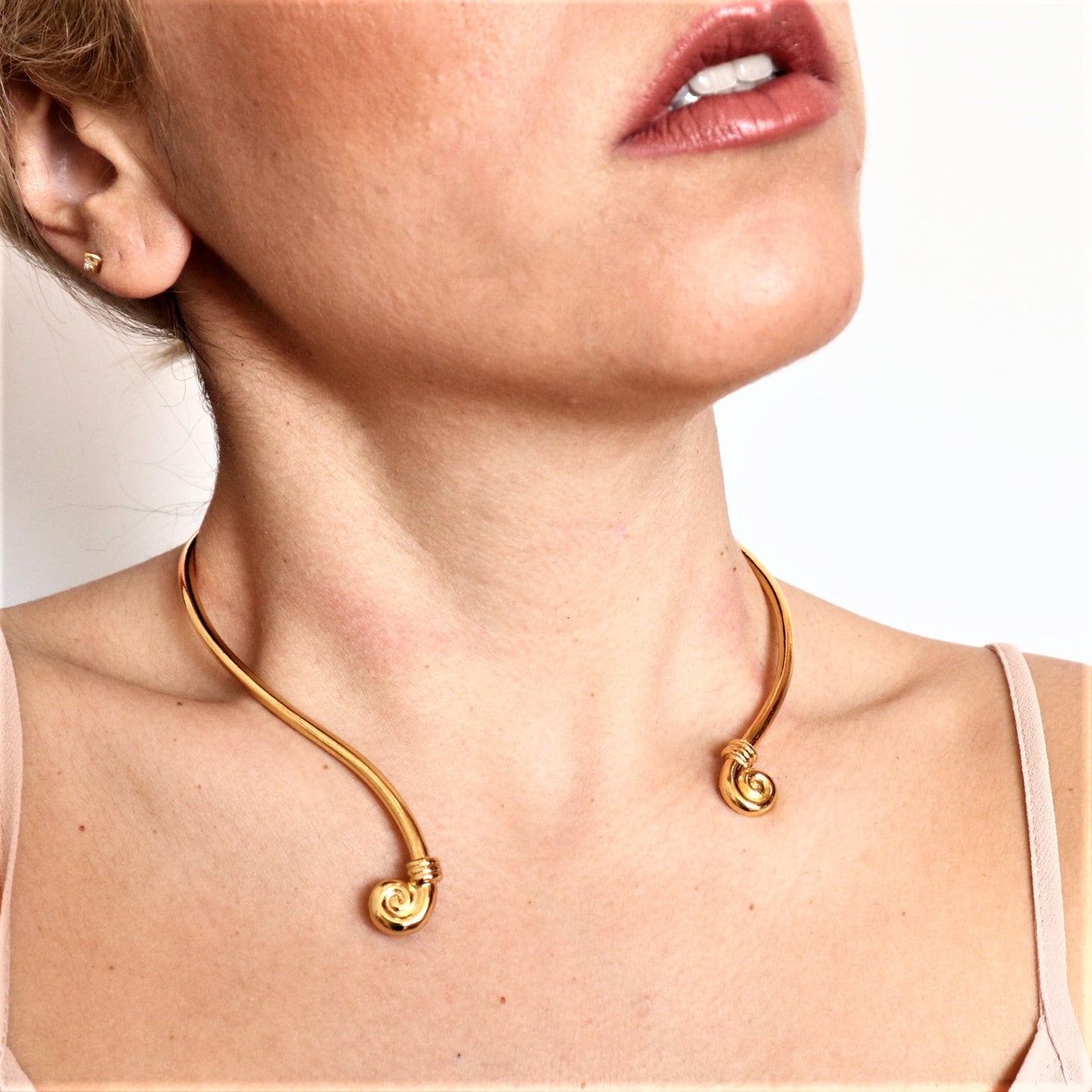 NAUTILUS SHELL NECKLACE