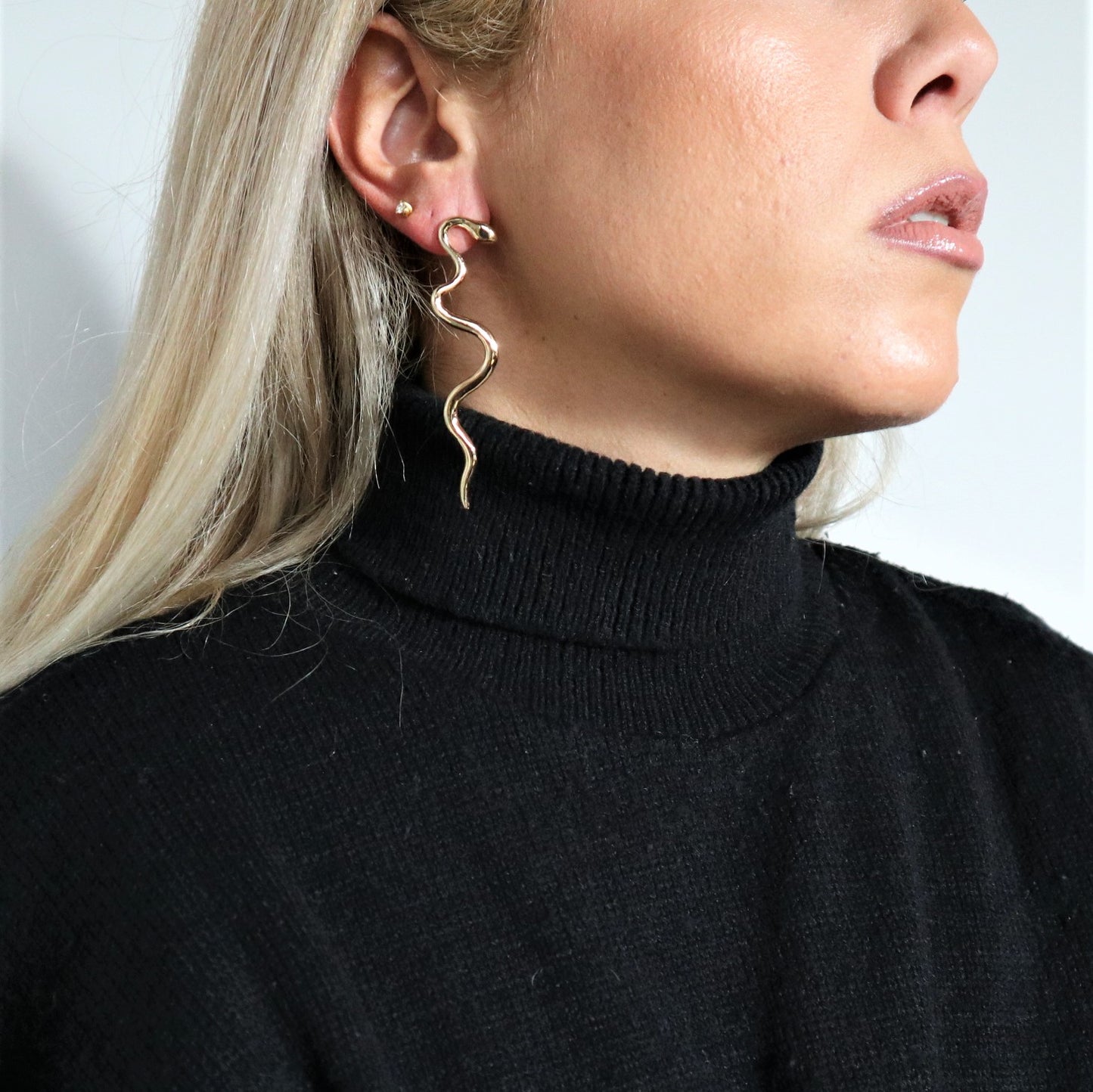 WAVY STATEMENT SNAKE EARRINGS