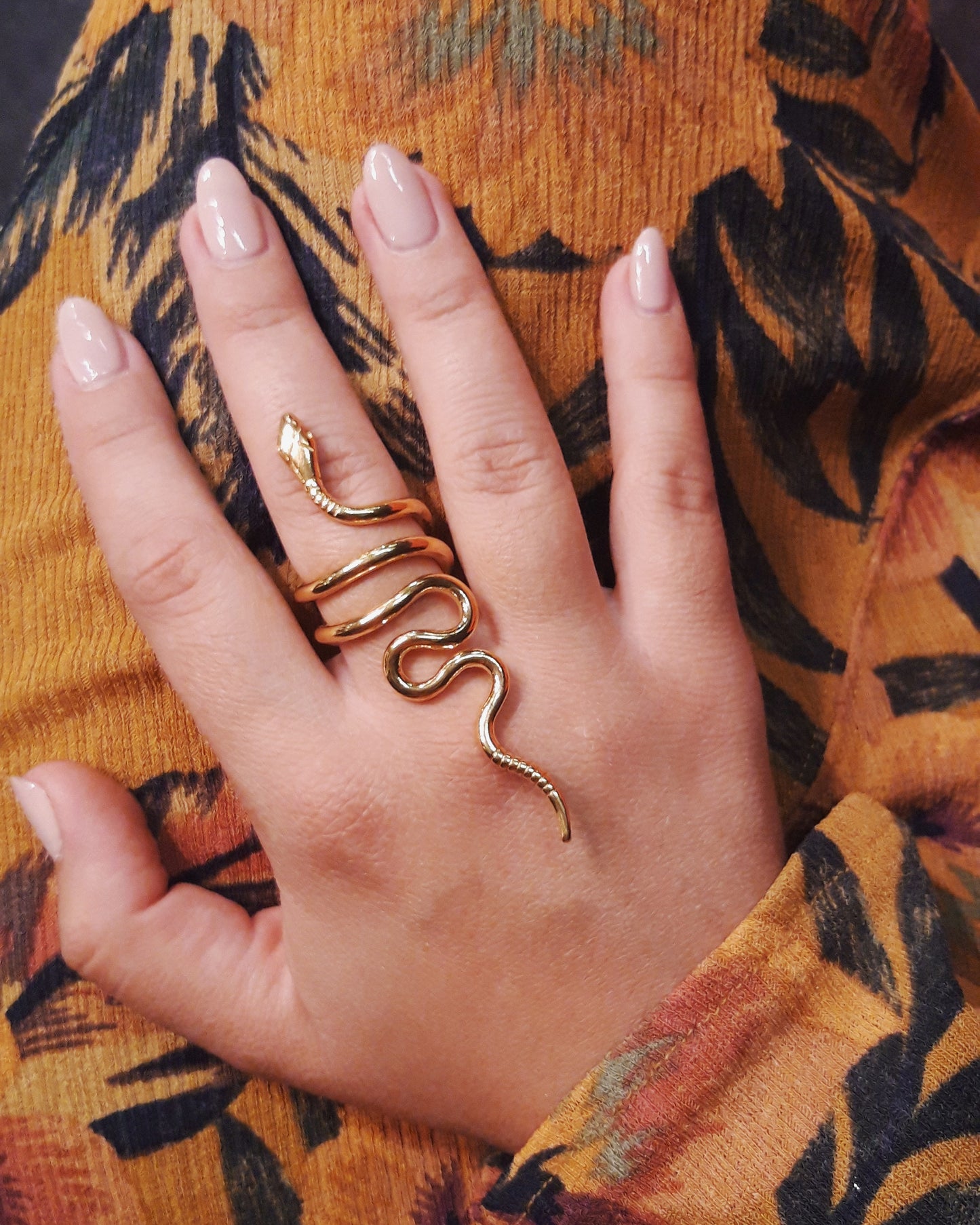 TREMENDOUS SNAKE RING